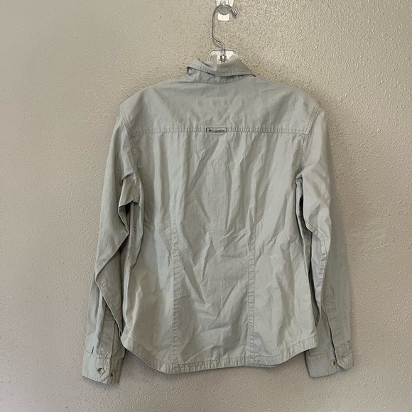 Columbia beige button down shirt with roll tab sleeves GUC size small - Picture 8 of 8